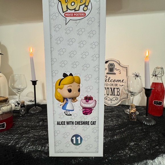Funko Alice in Wonderland with Cheshire Cat - Picture 6 of 9